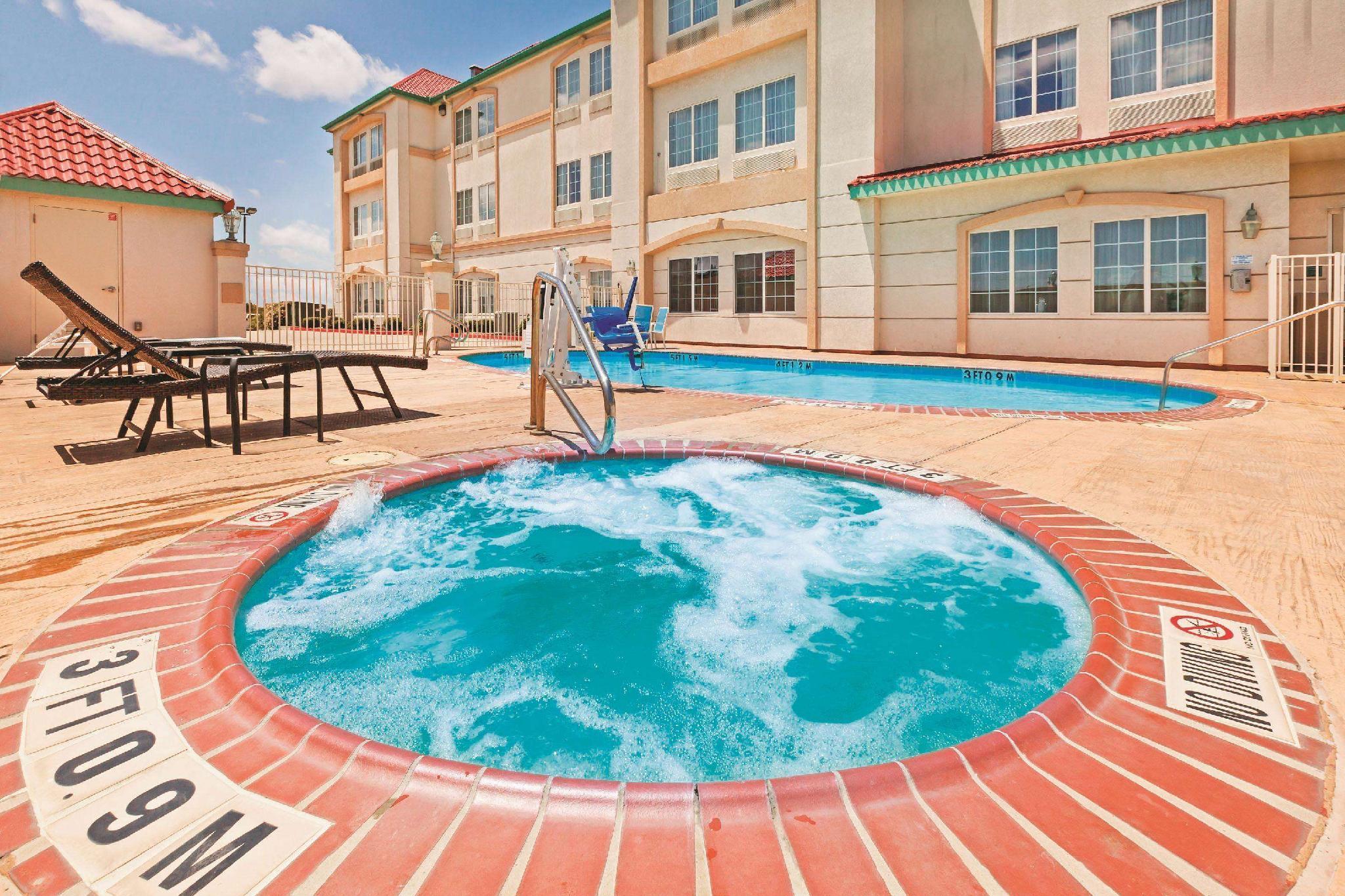 La Quinta By Wyndham Corpus Christi Airport Hotel Buitenkant foto